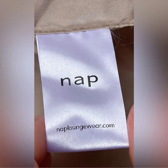 NAP loungewear Oversized Padded Down Puffer Coat in a neutral Sand size medium - Picture 10 of 13